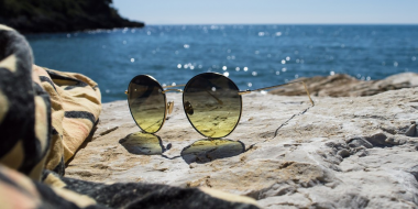 Occhiali da sole estate 2019: tendenze e abbinamenti per la spiaggia