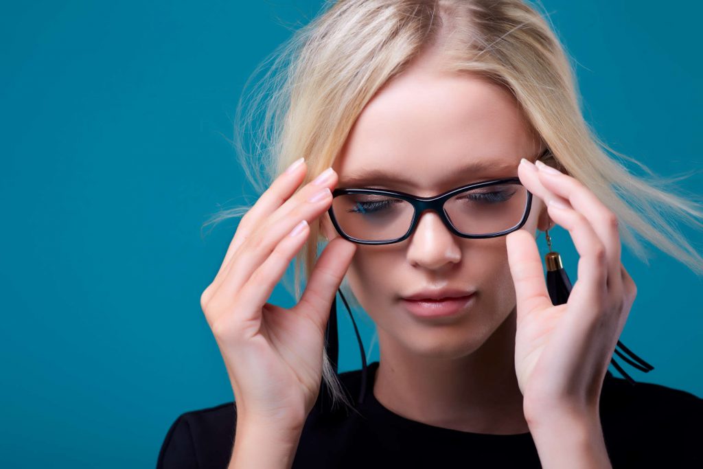 Come NON Truccarsi con gli Occhiali? 4+1 consigli che non puoi ignorare